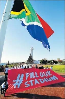  ?? Picture: EUGENE COETZEE ?? BACK OUR BOYS: A flag is raised at the Donkin Reserve yesterday to encourage fans to support the Kings in their game against the Sharks