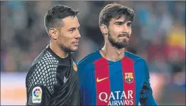  ?? FOTO: PERE PUNTÍ ?? André Gomes, con Diego Alves, durante el partido Barça-Valencia