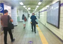  ?? Korea Time file ?? A senior citizen delivers packages via the subway in this Sept. 27, 2012 photo.