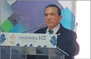  ??  ?? El empresario yucateco José Manuel López Campos al ser elegido presidente nacional de la Concanaco para el período 2018-2019
