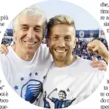  ??  ?? Gasperini e il Papu, allenatore e capitano della grande Atalanta