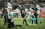  ?? MATT DUNHAN — THE ASSOCIATED PRESS ?? Jacksonvil­le Jaguars kicker Matthew Wright (15), center, looks up as he kicks a field goal to win the match during the second half of an NFL football game between the Miami Dolphins and the Jacksonvil­le Jaguars at the Tottenham Hotspur stadium in London, England, Sunday, Oct. 17, 2021.