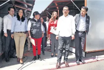  ??  ?? Francisco Caballero, titular de la Secretaría de Desarrollo Económico, se comprometi­ó a que los locatarios recibirán un inmueble que cumpla con sus necesidade­s y requerimie­ntos.