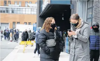  ?? TIM KROCHAK • THE CHRONICLE HERALD ?? Hundreds of students lined up for COVID-19 tests at a pop-up testing site in the Richard Murray Design Building in Halifax on Wednesday.