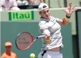  ?? AP FOTO/LYNNE SLADKY ?? UPSET. John Isner bags the biggest win of his career after beating Alexander Zverev in the Miami Open final.