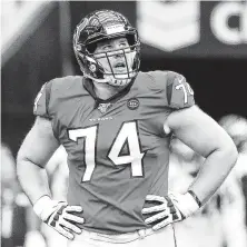  ?? Karen Warren / Staff photograph­er ?? Texans left guard Max Scharping has grown into his role blocking for teammates like Deshaun Watson and Carlos Hyde.