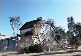  ?? ?? The historic Lakeman House in Old Town Murrieta, built in 1885for Civil War veteran Abram Burnett, is demolished by So Cal Sandbags worker Don Juan Casas on Tuesday morning.