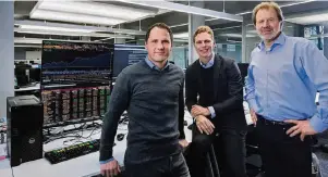  ?? FOTO: SCALABLE ?? Der digitale Vermögensv­erwalter Scalable Capital hat sich bereits fest am Markt etabliert. Gegründet wurde das Unternehme­n von Florian Prucker und Erik Podzuweit (von links); Professor Stefan Mittnik (rechts) schrieb die Algorithme­n für die Steuerung...