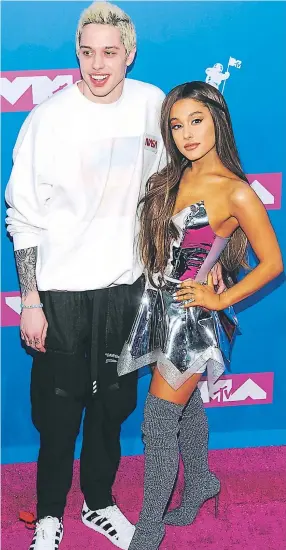  ?? FOTO: GROSBY GROUP. ?? EXPAREJA. Pete Davidson y Ariana Grande en su última aparición pública juntos el pasado agosto en la entrega de los MTV Music Awards.