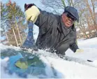  ?? MIKE DE SISTI/USA TODAY NETWORK ?? Thomas Prentice scrapes snow and ice off his car Wednesday in Bayside, Wis., which got a couple of inches of snow Tuesday and early Wednesday.