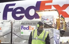  ?? JOE RONDONE/COMMERCIAL APPEAL FILE ?? Fedex’s new plan will take effect January 2022.