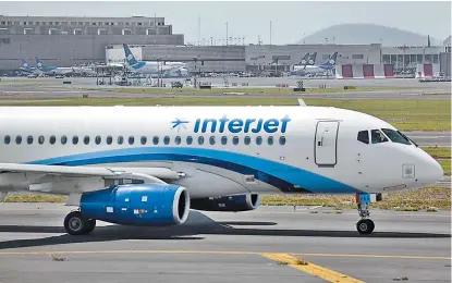  ?? OCTAVIO HOYOS ?? Maniobras de aterrizaje en el aeropuerto de CdMx.