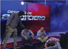  ?? ?? Bild ur sändningen från en tv-studio i Guayaquil.