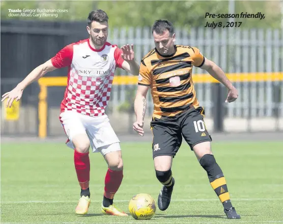  ?? Tussle Gregor Buchanan closes down Alloa’s Gary Fleming ??