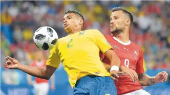  ?? AFP ?? Thiago Silva (i) en un pasaje del encuentro frente a los suizos. Hoy será el capitán de los brasileños.