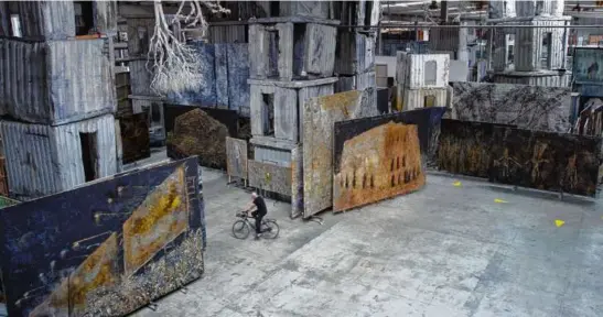  ?? SIDESHOW AND JANUS FILMS ?? Anselm Kiefer, on bicycle, in “Anselm.”