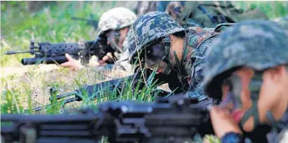  ?? LEE JAE- WON/ REUTERS FILE PHOTO ?? South Korean marines practice for a U. S.- South Korea joint landing operation drill in Pohang, about 230 miles southeast of Seoul.