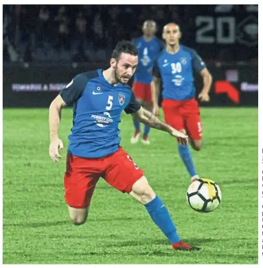  ??  ?? Big threat: Johor Darul Ta’zim midfielder Fernando Elizari will be looking to carve out Terengganu’s defence with his passes during the Malaysia Cup semi-final first-leg match at the Sultan Ismail Stadium tonight.