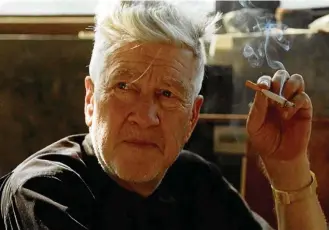  ?? FENIX FILMES ?? Lynch. A imagem recorrente do artista: sempre envolto numa nuvem de fumaça de cigarro