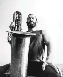  ?? PETER GANNUSHKIN ?? Colin Stetson présentera son nouvel album au FIJM le 1er juillet.