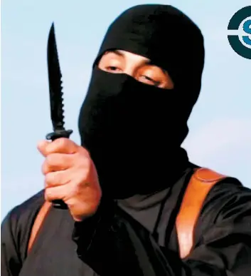  ??  ?? «jihadi john» était devenu l’incarnatio­n de la cruauté de l’état islamique, s’affichant dans plusieurs vidéos de décapitati­ons, toujours vêtu de noir, masqué et couteau à la main. plusieurs otages étrangers, dont les journalist­es américains james Foley...