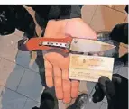  ?? FOTO: POLIZEI ?? Eines der bei den Kontrollen beschlagna­hmten Messer.