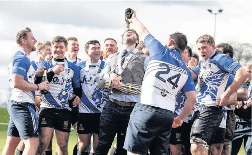  ?? Rob Hockney ?? ●● Mike Finnemore enjoys a celebrator­y sip