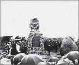  ?? ?? The unveiling of Oban War Memorial on 11.11.1923, a rainy day that did not deter the crowds.