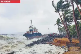  ?? PTI ?? ■
A vessel near Mirya embankment in Ratnagiri on Wednesday. RATNAGIRI