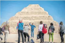  ?? FOTO: OLIVER WEIKEN/DPA ?? Bei der Djoser-Pyramide handelt es sich vermutlich um eine der frühesten Steinstruk­turen der Welt.