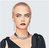  ??  ?? Bei den Filmfestsp­ielen in Cannes kam Cara Delevingne (24) mit Kurzhaarfr­isur. Für eine Filmrolle ließ sie sich umstylen.