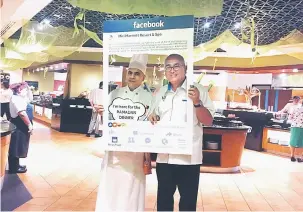  ??  ?? CITA RASA LUBNAN: Cef Mustapha (kiri) dan Adam bergambar bersama semasa pelancaran Makan Malam Bufet Ramadan Miri Marriott di Zest Restaurant, Miri Marriott Resort & Spa, baru-baru ini.