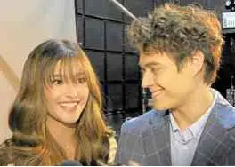  ??  ?? Liza Soberano (left) and Enrique Gil
