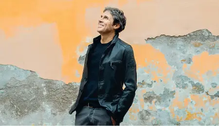  ??  ?? In pratica
● Luca Barbarossa sarà in concerto domani al Teatro Dal Verme (via San Giovanni sul Muro 2, ore 21, € 25/40)
● Nella prima parte dello spettacolo presenterà il nuovo disco «Roma è de tutti», che vede ospiti Alessandro Mannarino e Fiorella...