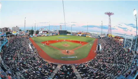  ??  ?? Panorámica del MCU Park de Coney Island que durante tres dias acogerá la “Copa de la Diversión’./CORTESIA