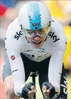  ?? GUILLAUME HORCAJUELO / EFE ?? Les polèmiques bombolles d’aire al mallot de Froome dissabte