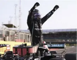  ?? FOTO EPA-EFE ?? Lewis Hamilton was de snelste tijdens de kwalificat­ies.
