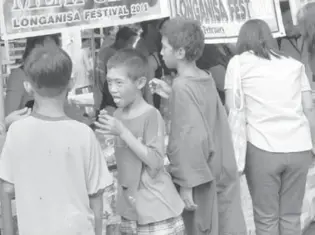  ?? PHOTO BY CHRISTOPHE­R SANSANO ?? Street children fill themselves for free in the array of assorted homespun sausages on display in Cabanatuan City yester day. The sausage eating sessions was one of the 62nd year of the
city’s founding. THE hostage was left unharmed after a hostage...