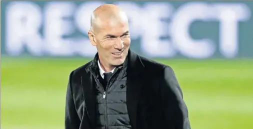  ??  ?? Zidane sonríe en uno de sus últimos partidos como entrenador del Real Madrid, jugado en el Di Stéfano de Valdebebas.