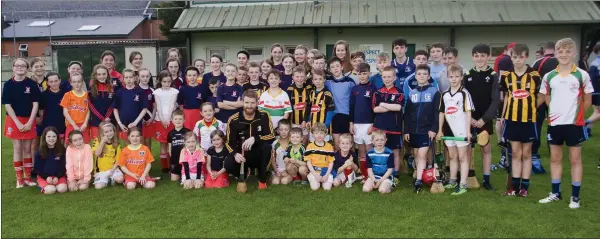  ??  ?? Kilkenny’s Richie Power was a special guest of Kiltegan GAA Club last week. Here he is pictured with some of the younger members who turned up to meet the hurling star.