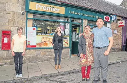  ?? Picture: Kenny Smith. ?? Irfan Asghar with his wife Tanzeela and staff June Allan (white top) and Alana Ferns outside Falkland post office.