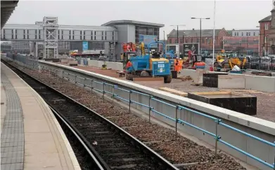  ?? SIMON POOLE. ?? Constructi­on of a new platform at Derby was already at an advanced stage on April 9. Associated track remodellin­g and resignalli­ng will take place between July 22-October 7.
