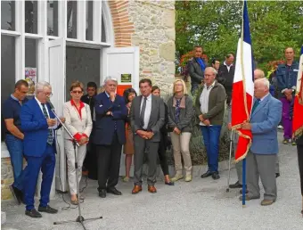  ??  ?? Bernard Valette, Émilienne Poumirol, Alain Chatillon et Gilbert Hébrard lors des discours prononcés à l’issue de la cérémonie au monument aux morts, organisée dans le cadre de la fête locale.