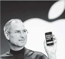  ?? PAUL SAKUMA, AP ?? The day everything changed: Steve Jobs’ big reveal on Jan. 9, 2007.