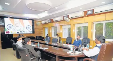  ?? HT PHOTO ?? Chief minister Hemant Soren participat­es in Prime Minister Narendra Modi’s deliberati­ons regarding the upcoming vaccinatio­n drive, through video conferenci­ng on Monday.