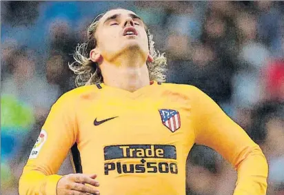  ?? FOTO: EFE ?? Griezmann se lamenta en Riazor Sólo ha marcado tres goles en Liga, sus peores registros desde que juega en el Atlético