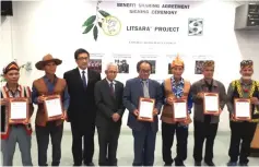  ??  ?? Baya (fifth left) with Dr Yeo (third left) and Peter Sawal (fourth left) representi­ng the Ministry of Urban Developmen­t and Natural Resources, and village chiefs from the five communitie­s in a photo call after the signing of the BSA.