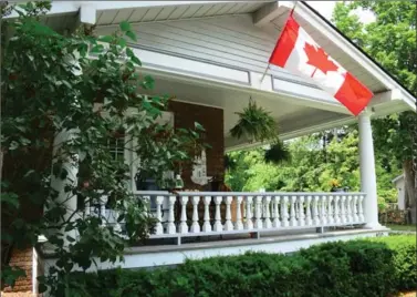  ??  ?? Clockwise from top: tour goers will see many lovely front porches in the Gage Park area; at the Max garden, outdoor rooms are created with architectu­ral features; artist Julia Veenstra’s flowers and front door colour reflect the colour palette she uses...