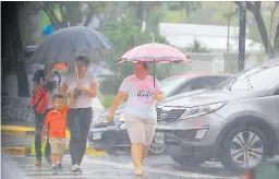  ??  ?? LLUVIAS. Las precipitac­iones prevalecer­án hasta el lunes.