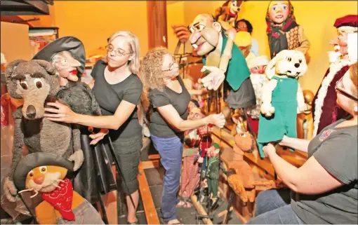  ?? MARISSA ROTH/THE NEW YORK TIMES ?? Nancy Smith, center, chief executive of the Great Arizona Puppet Theater in Phoenix, with her head puppeteer. Smith and the company’s employees have decided to buy individual insurance policies.